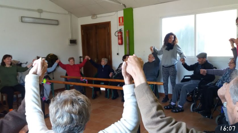 Yoga para abuel@s: Maravillas del yoga. Experiencia de yoga con mayores la Unidad de Estancia Diurna La Esperanza de Alhaurín de la Torre.
