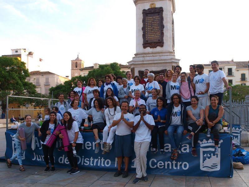 Gran éxito del 6º Yoga en la Plaza. Fotos: Toni Otero Gracias participantes, Ayto. Málaga, Rest. Veg. Cañadú y voluntari@s y soci@s del IAYoga
