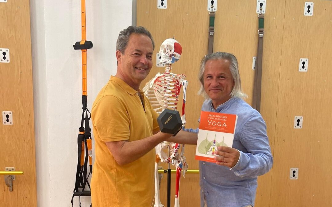 Yoga y quiropráctica con José de San Juan, el mejor amigo de tu esqueleto y tu salud.