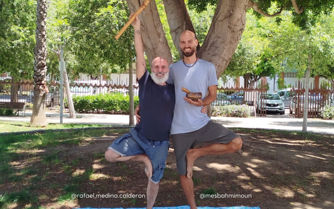 Yoga, luz y alegría, Parque de la Alegría, Ciudad Jardín. Sesión de yoga gratuita al aire libre. Sábado, 21 de junio, con motivo del Día Internacional del Yoga y celebración del solsticio de verano. Dirigido por Rafael Medina. Con la música en vivo de Mimoun Karl.